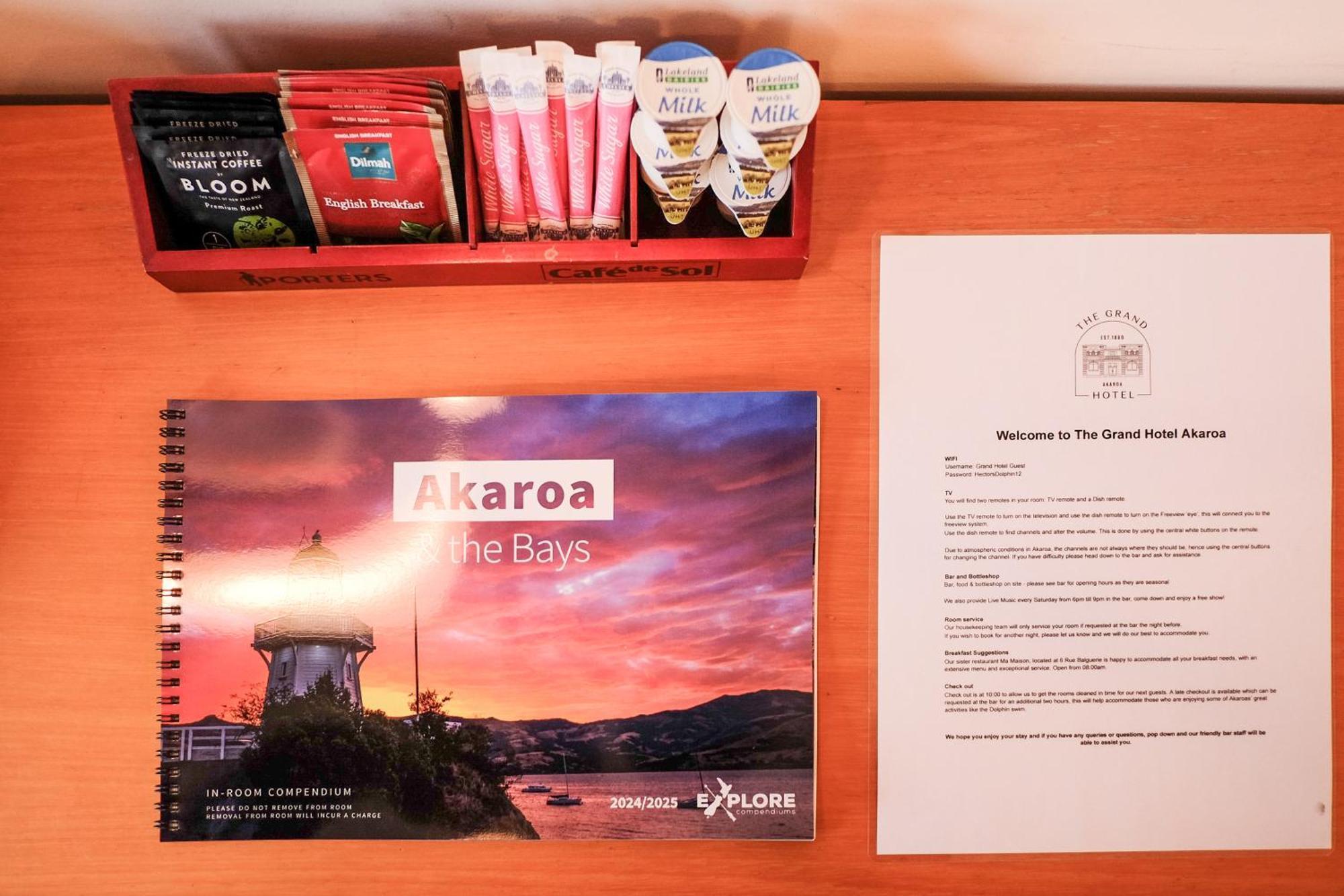 The Grand Hotel & Bar - Akaroa Luaran gambar