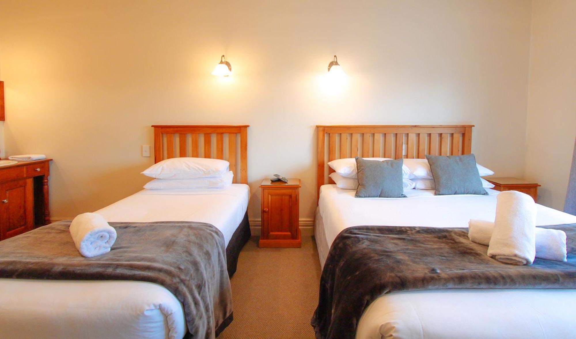 The Grand Hotel & Bar - Akaroa Luaran gambar