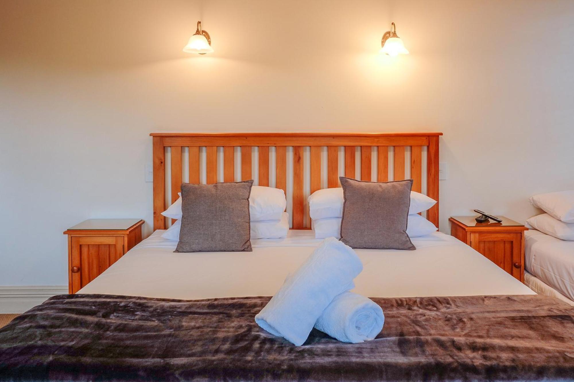 The Grand Hotel & Bar - Akaroa Luaran gambar