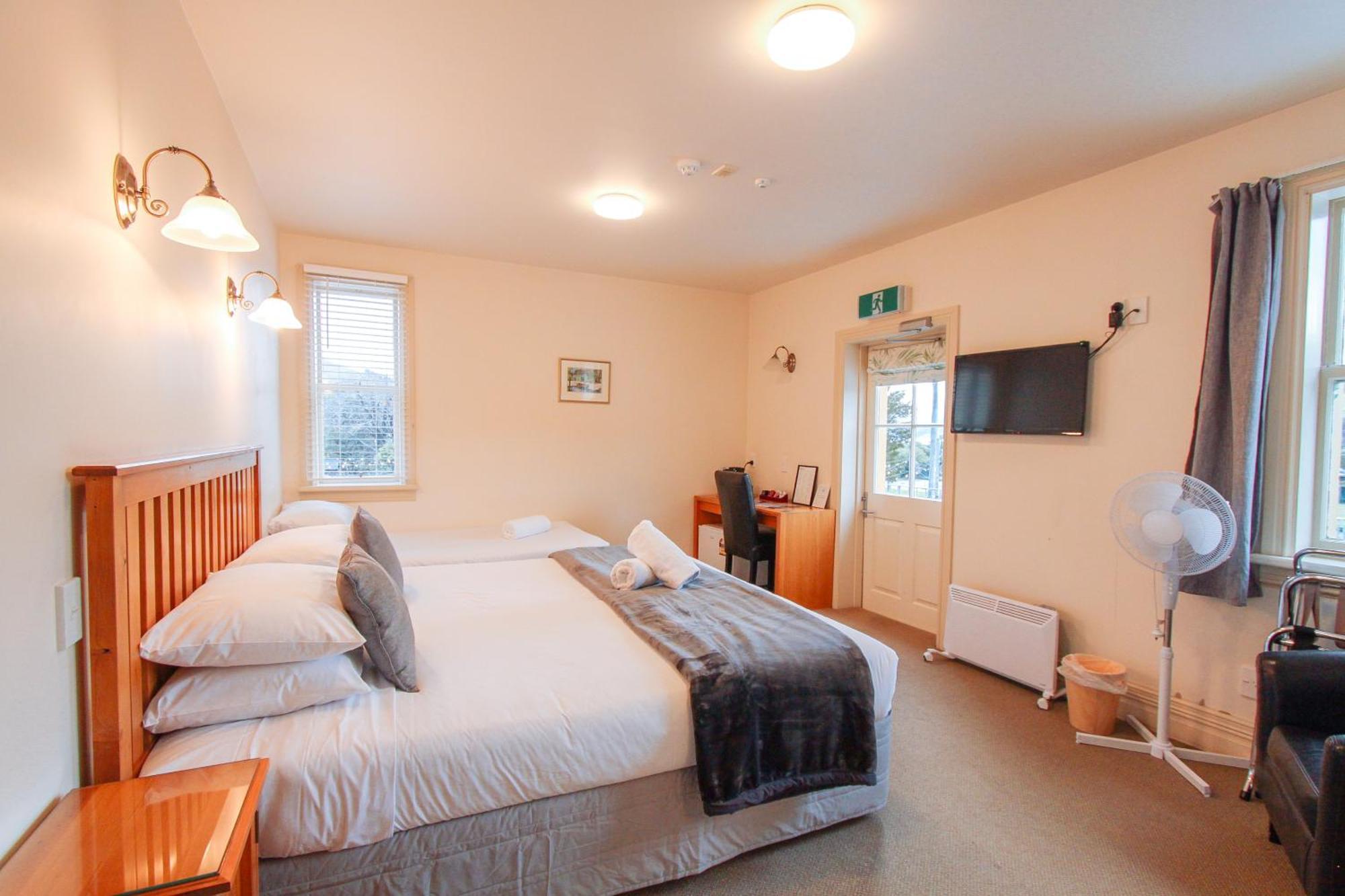 The Grand Hotel & Bar - Akaroa Luaran gambar