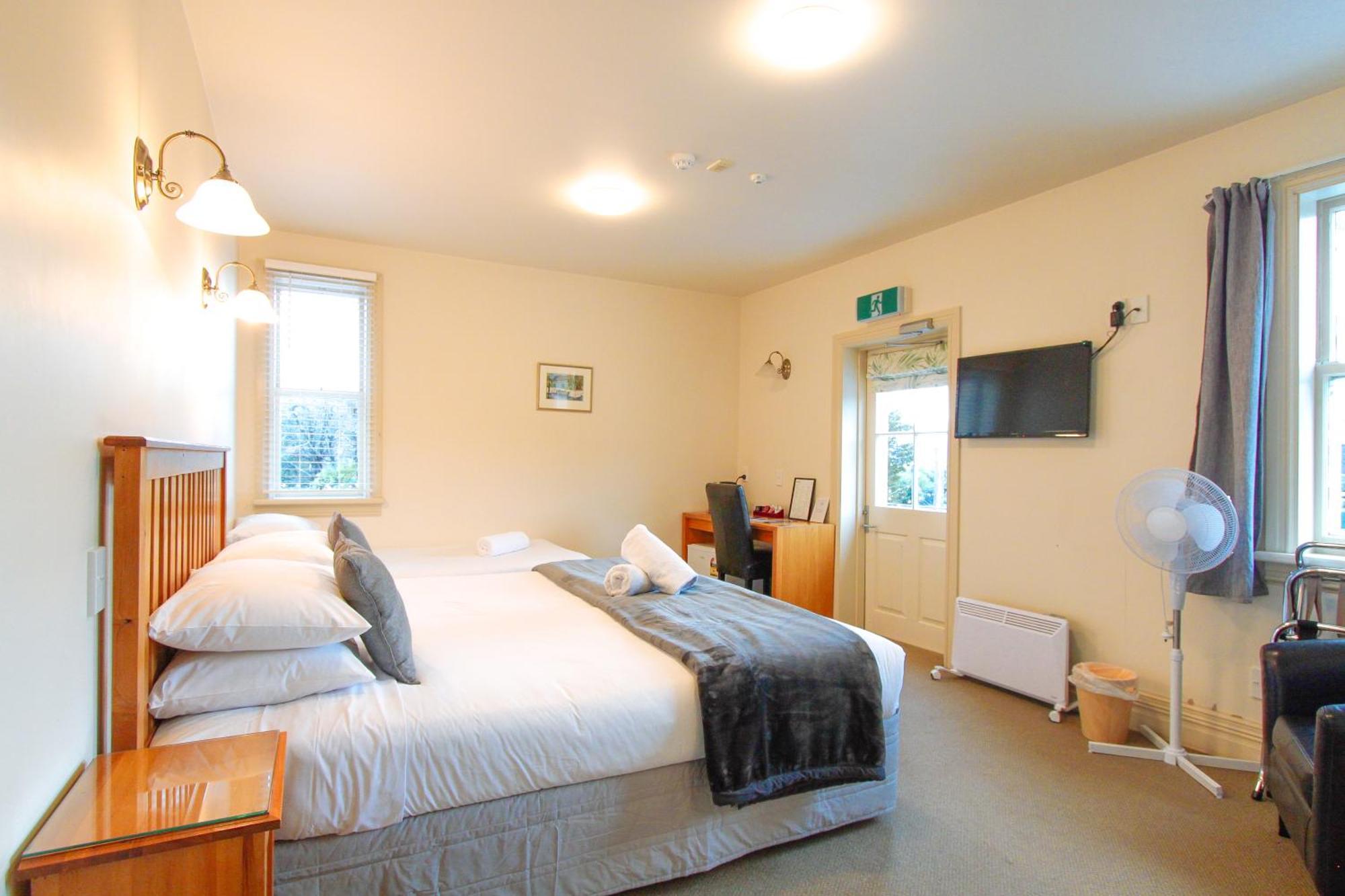 The Grand Hotel & Bar - Akaroa Luaran gambar