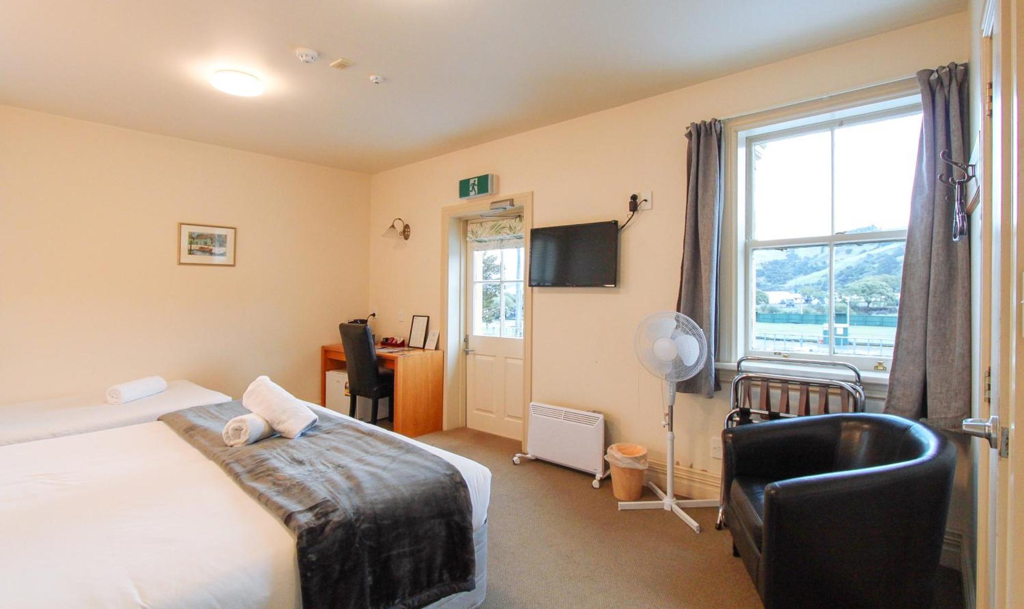 The Grand Hotel & Bar - Akaroa Luaran gambar