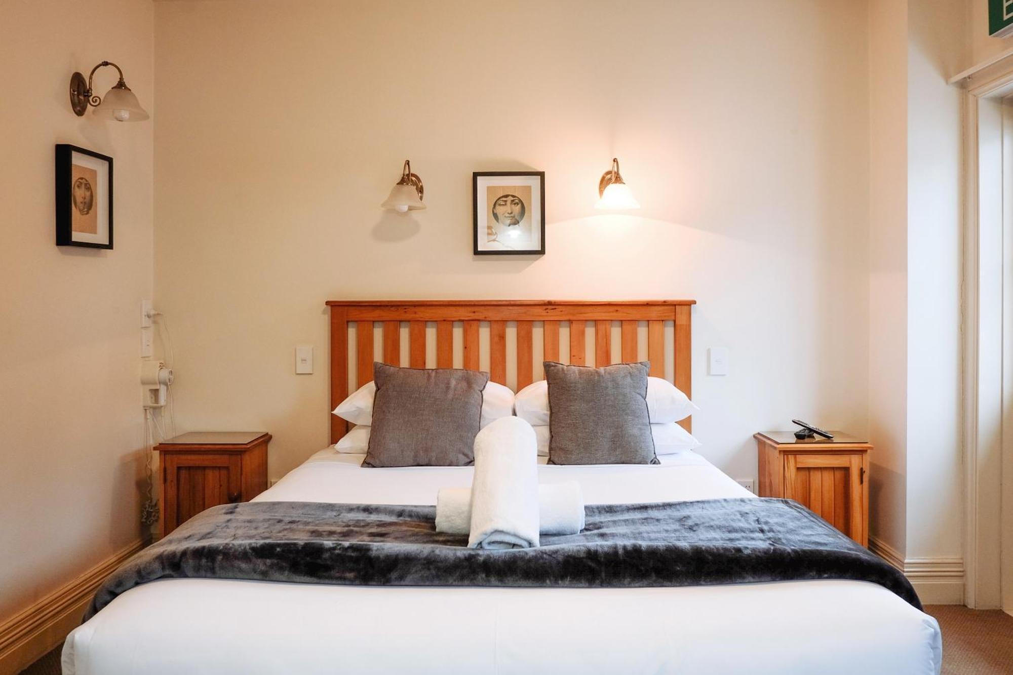 The Grand Hotel & Bar - Akaroa Luaran gambar
