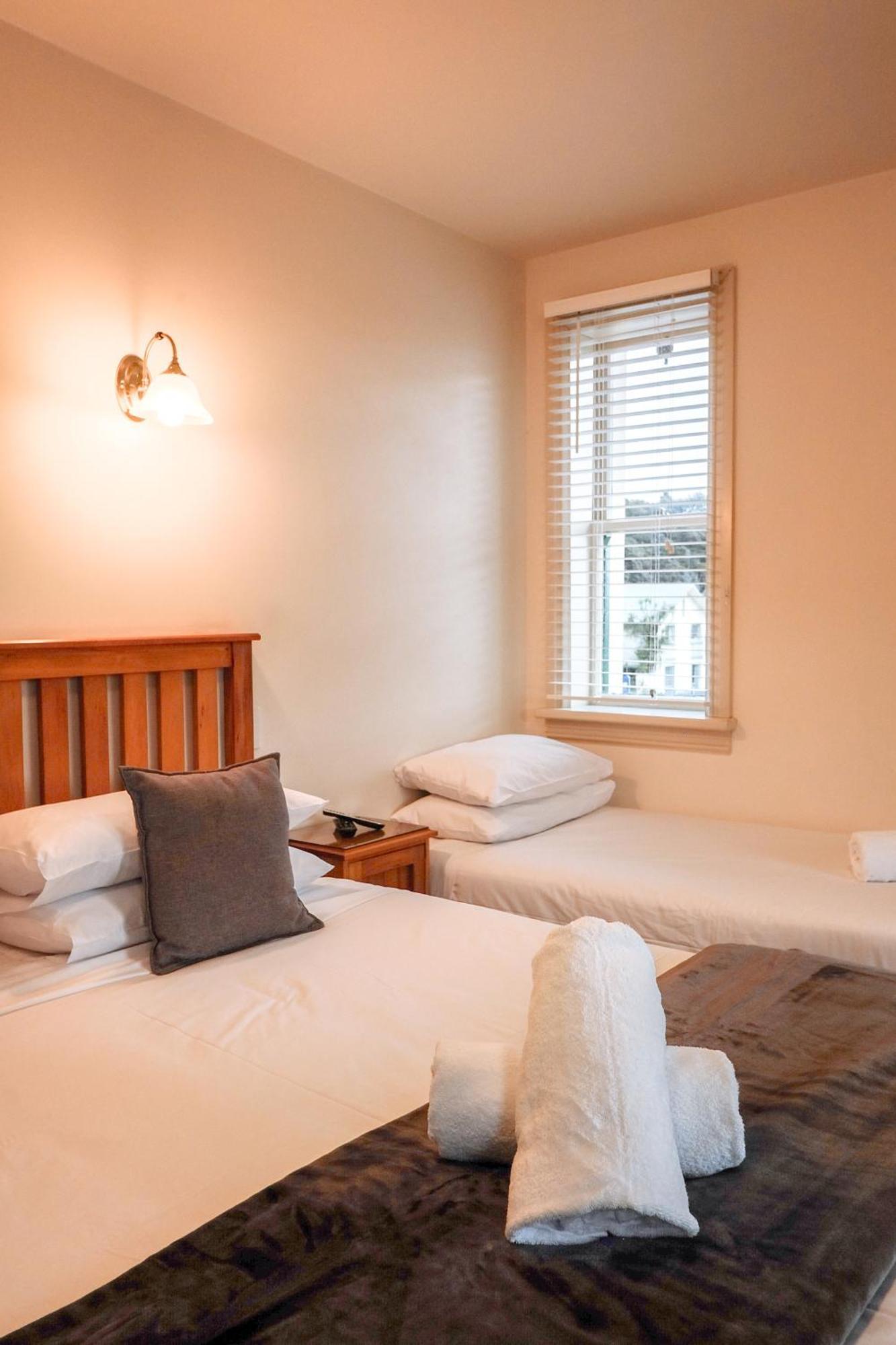 The Grand Hotel & Bar - Akaroa Luaran gambar