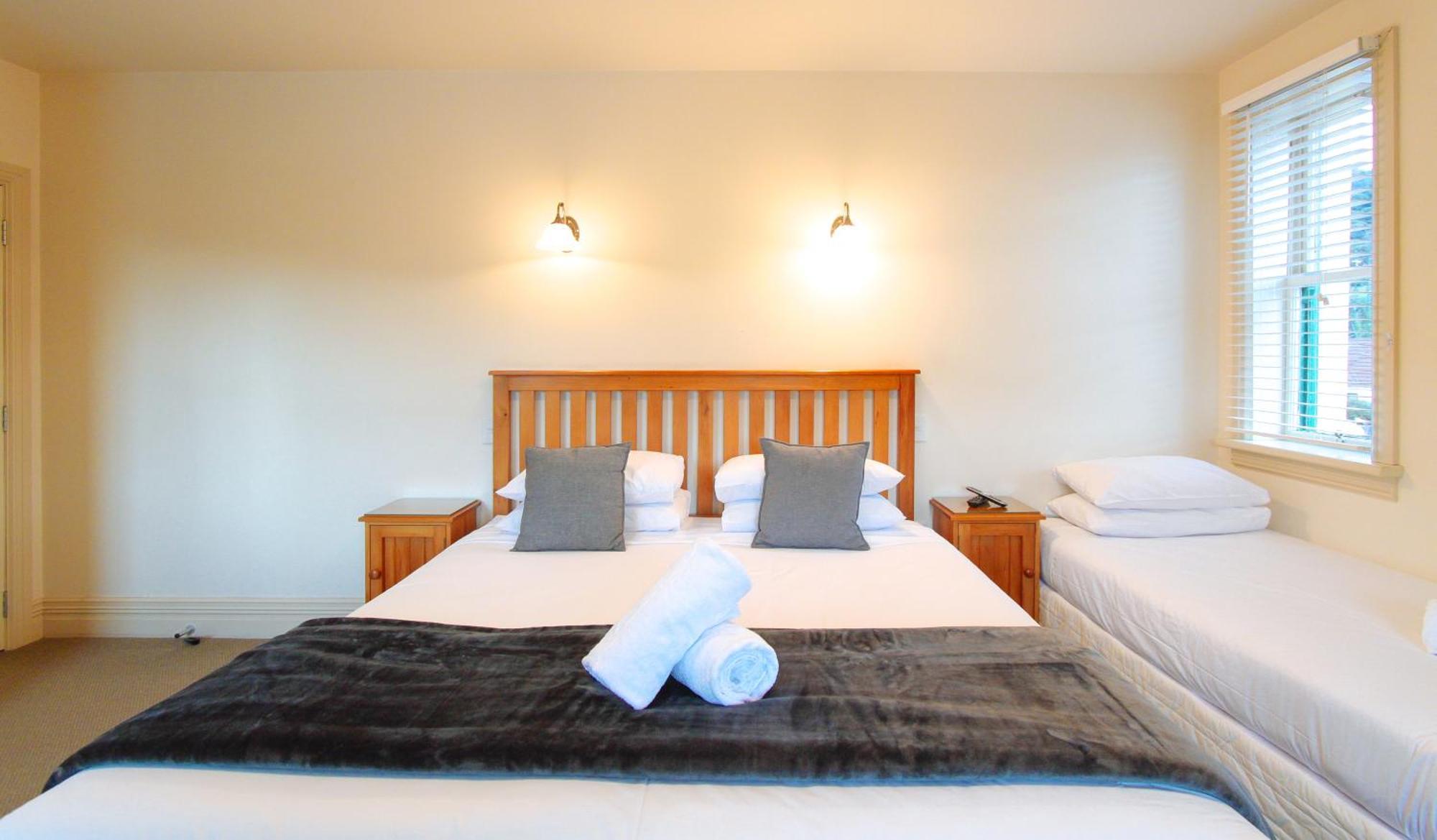 The Grand Hotel & Bar - Akaroa Luaran gambar