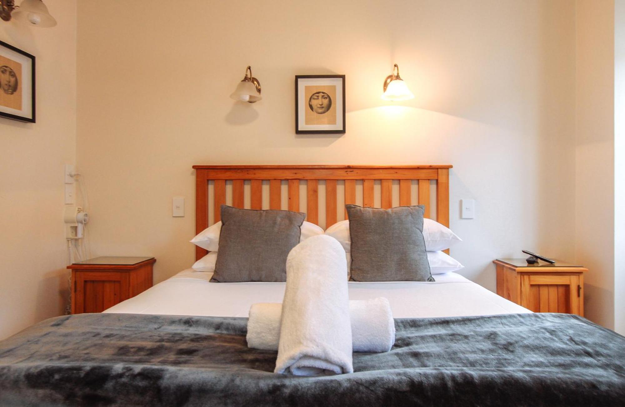 The Grand Hotel & Bar - Akaroa Luaran gambar