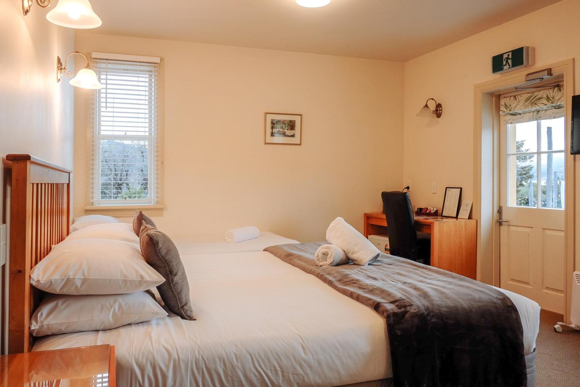 The Grand Hotel & Bar - Akaroa Luaran gambar