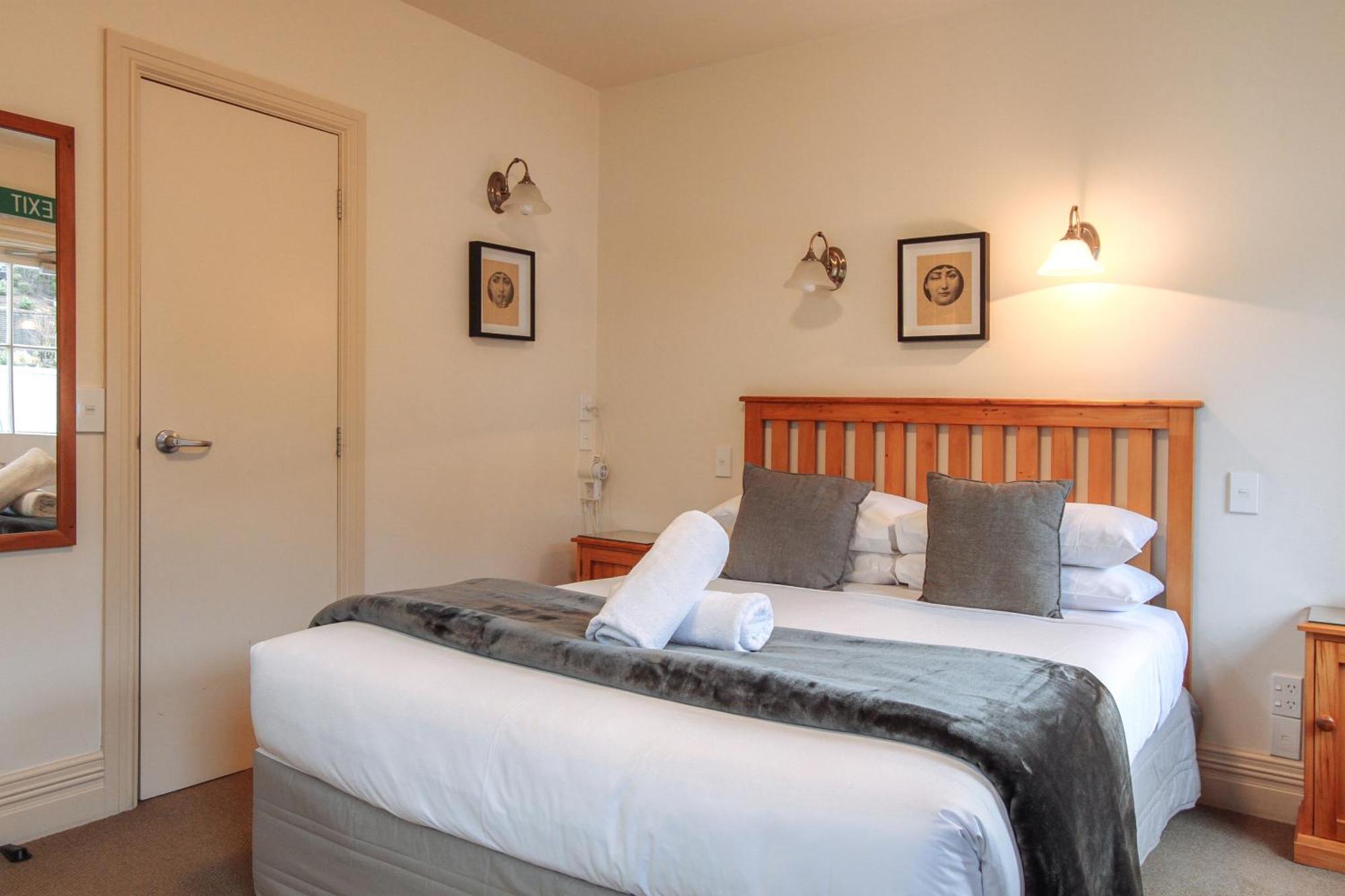 The Grand Hotel & Bar - Akaroa Luaran gambar