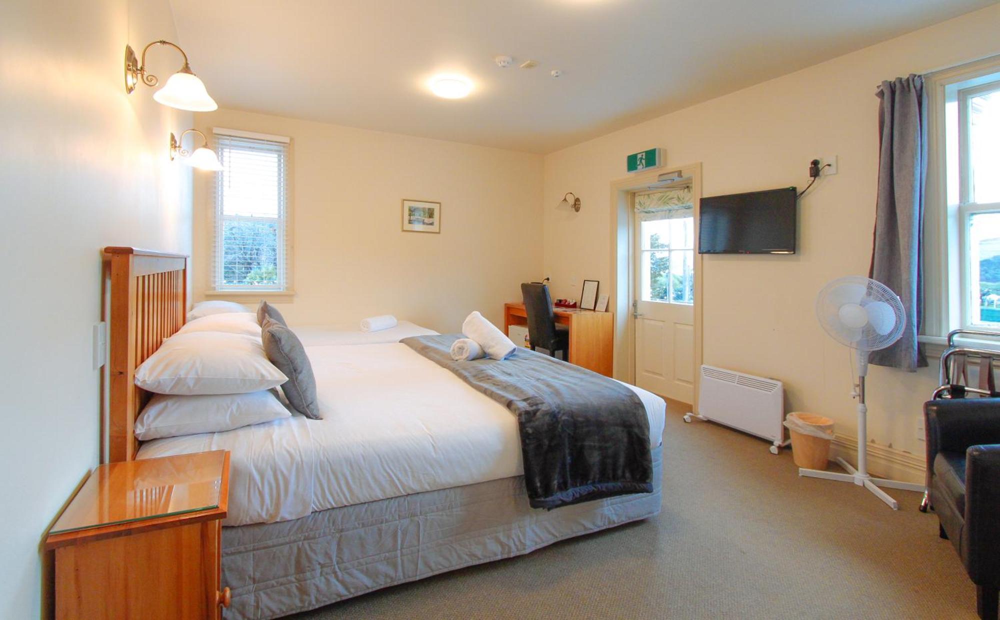 The Grand Hotel & Bar - Akaroa Luaran gambar