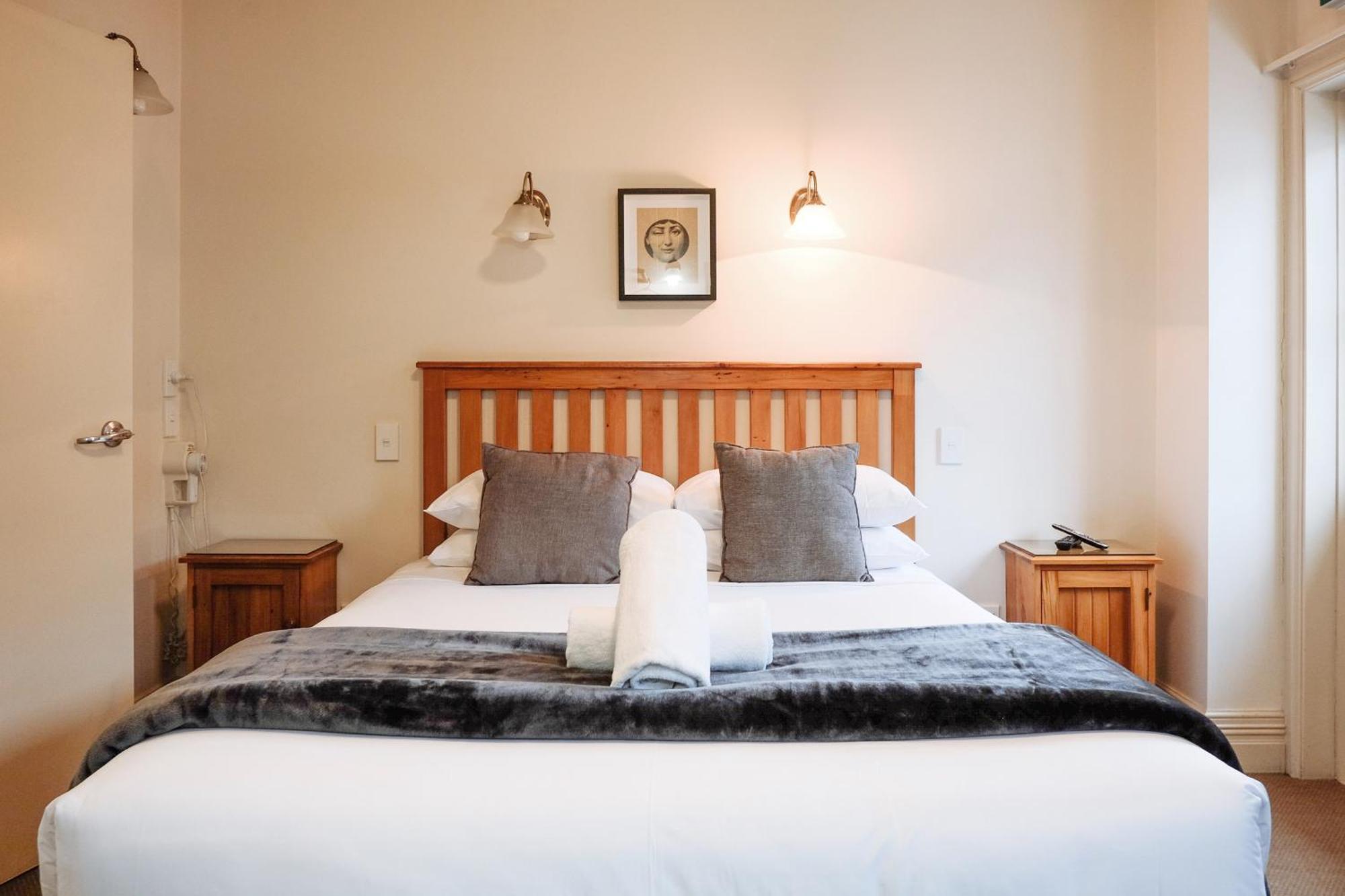 The Grand Hotel & Bar - Akaroa Luaran gambar