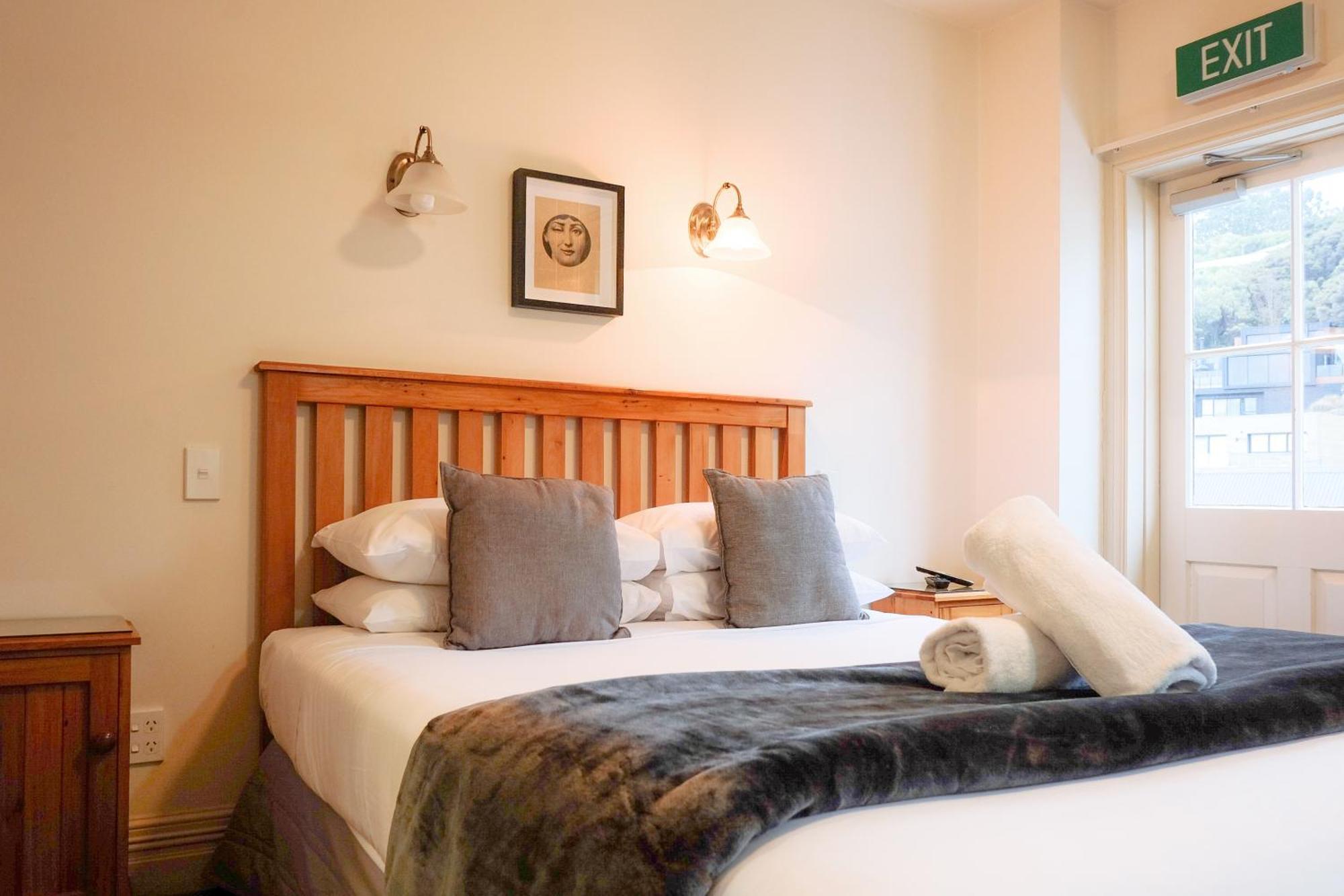 The Grand Hotel & Bar - Akaroa Luaran gambar