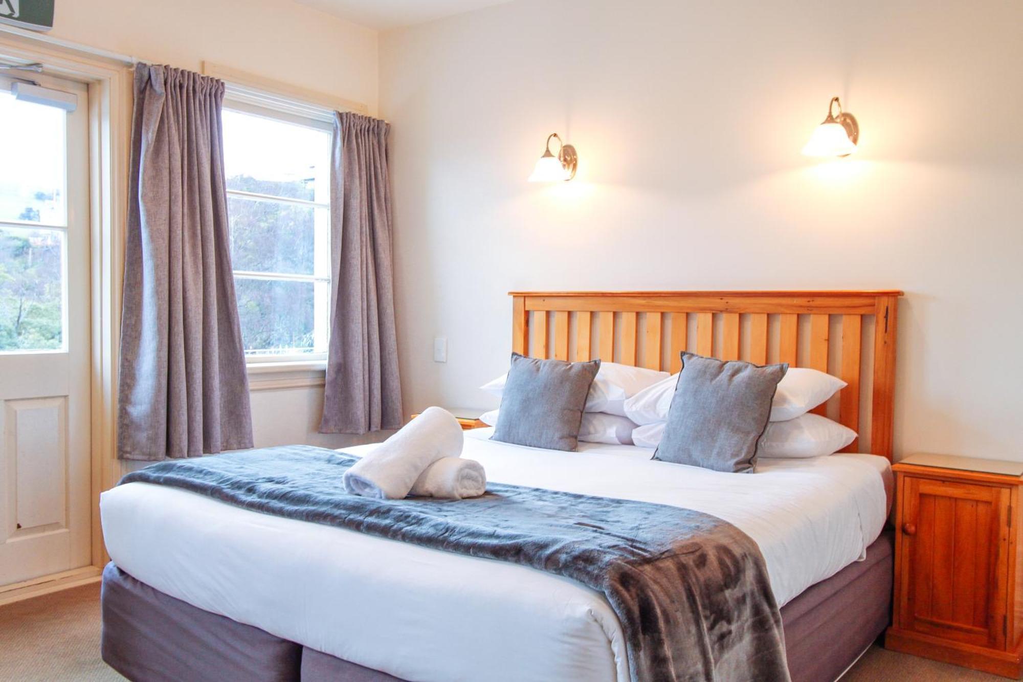 The Grand Hotel & Bar - Akaroa Luaran gambar