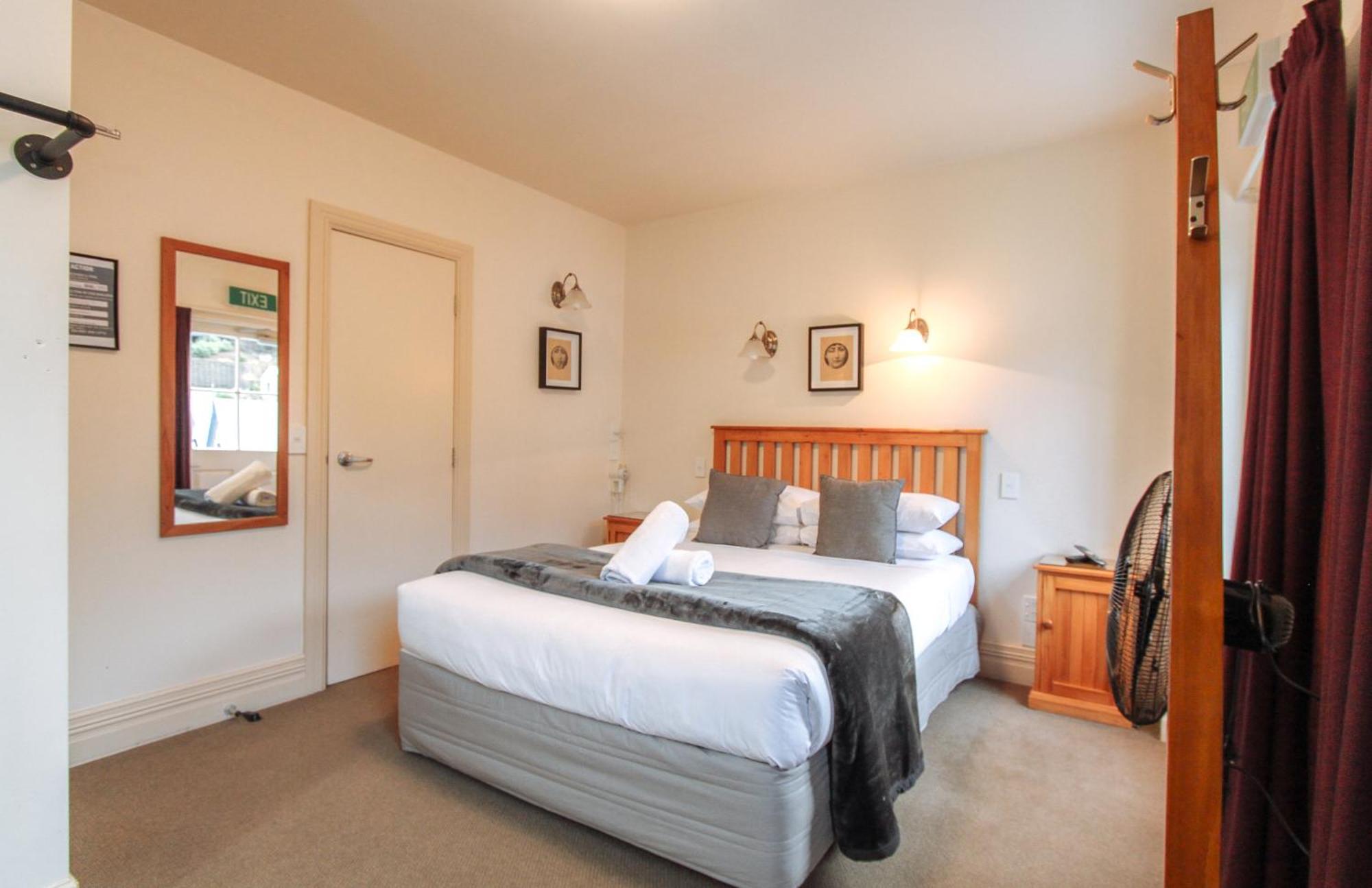 The Grand Hotel & Bar - Akaroa Luaran gambar