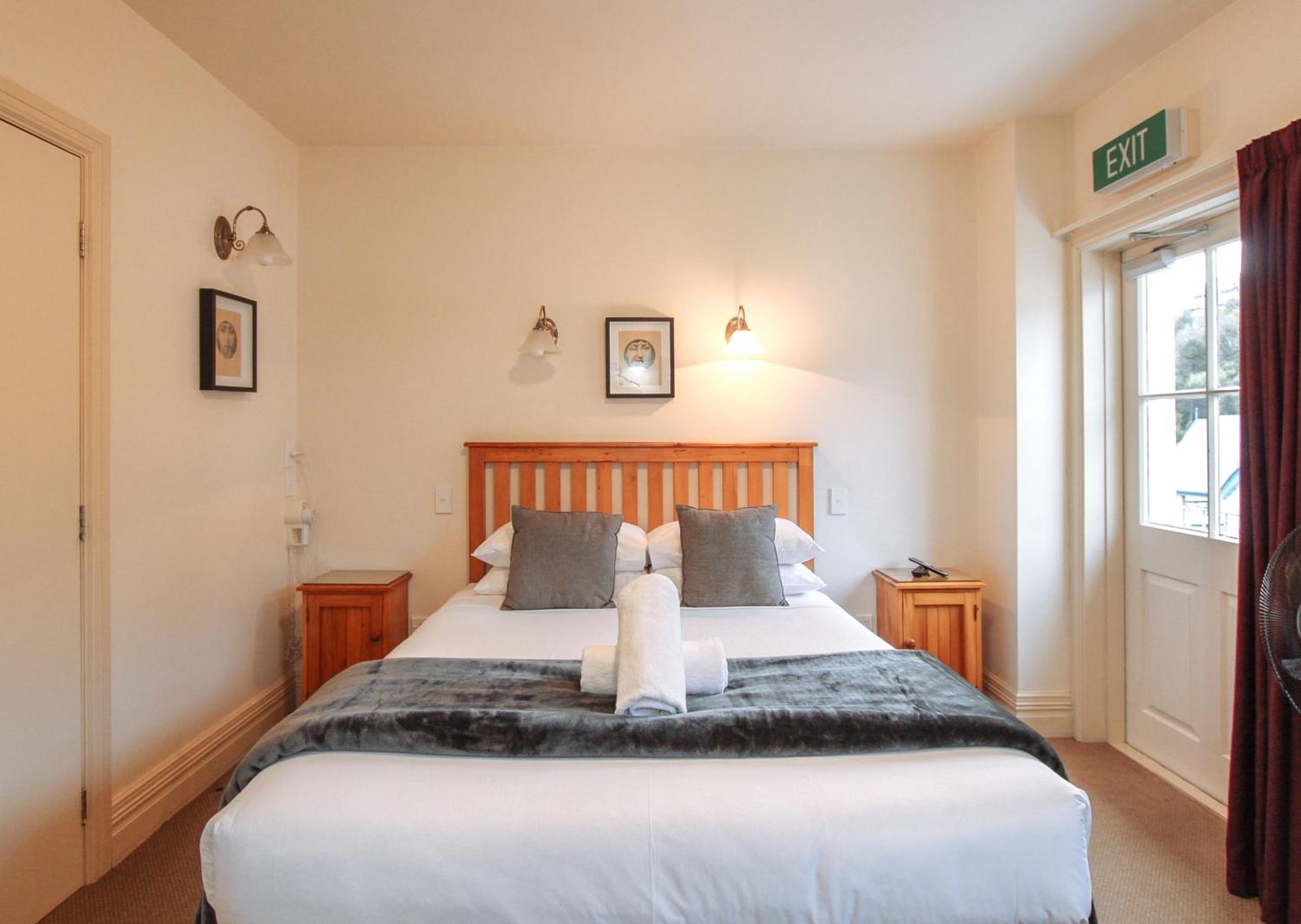 The Grand Hotel & Bar - Akaroa Luaran gambar