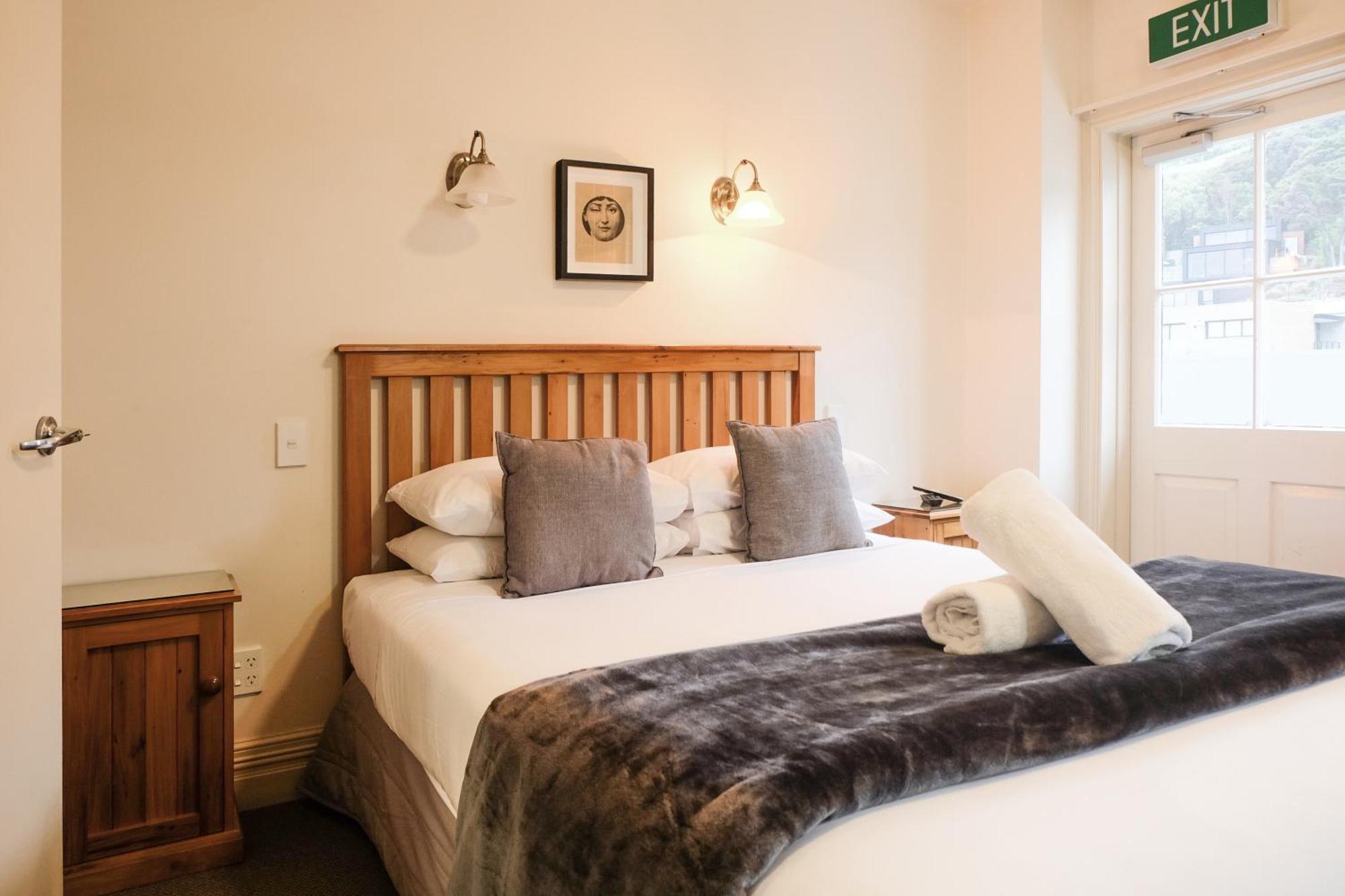 The Grand Hotel & Bar - Akaroa Luaran gambar