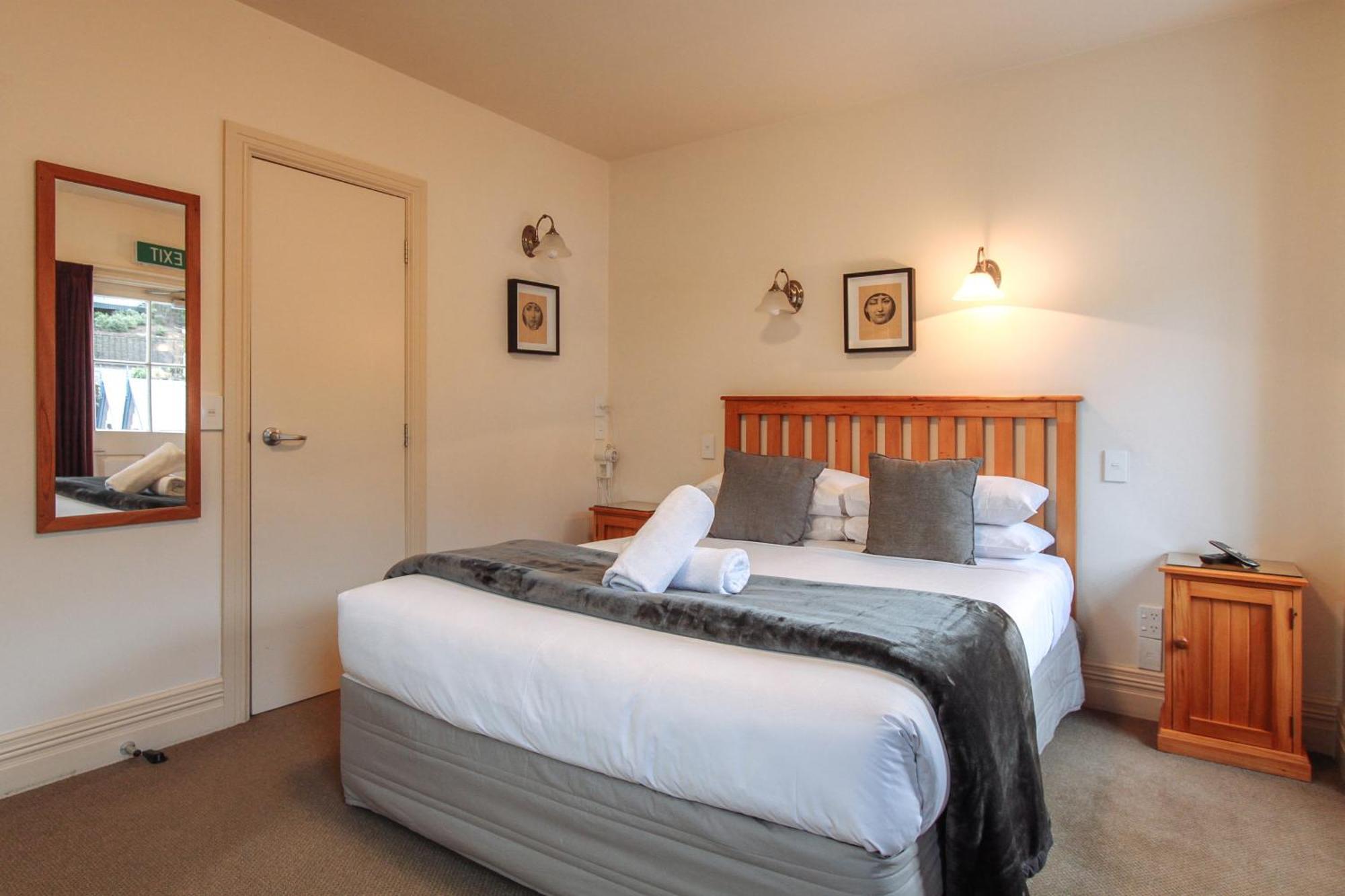 The Grand Hotel & Bar - Akaroa Luaran gambar